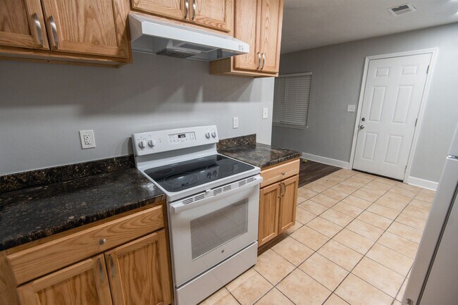 Building Photo - 3196 N Ridge Rd