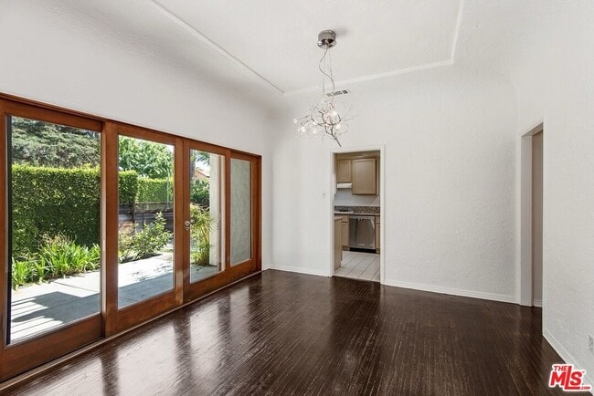 Building Photo - 411 Kings Rd
