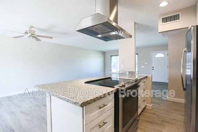 Building Photo - 8513 E Mariposa Dr