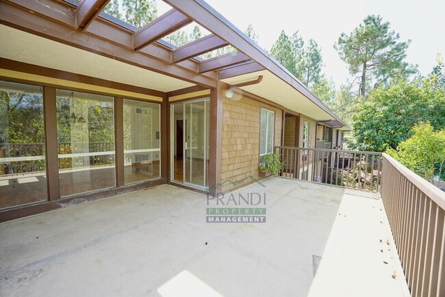 Building Photo - 39 Forest Ln