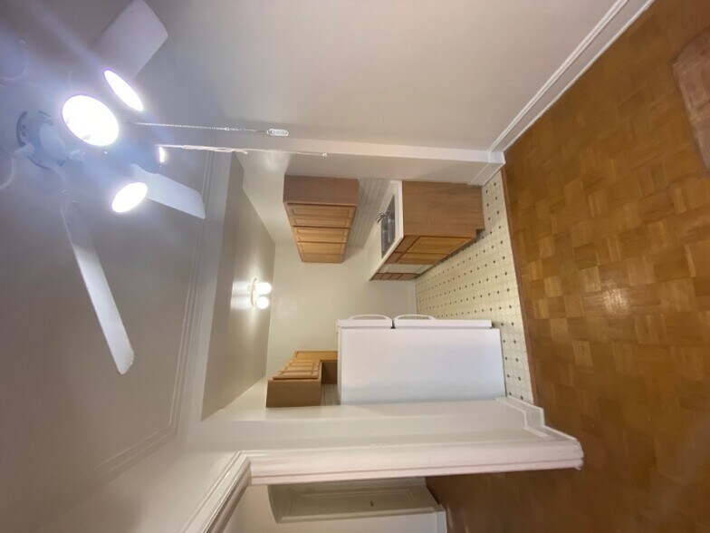 Building Photo - 1263 W Pratt