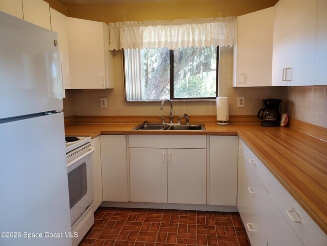 Building Photo - 2324 Bignonia St