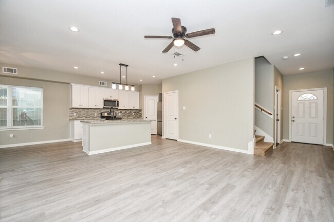 Building Photo - 8215 Bonaire St