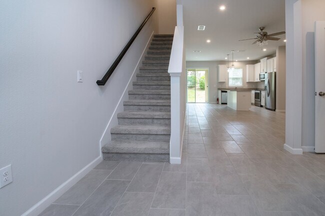 Building Photo - Stunning 3 Bed Townhouse for Rent in Lakewood Ranch! Spacious, Modern, and Move-In Ready!