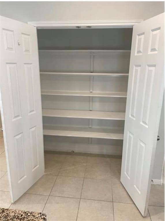 Building Photo - 328 La Escalera Dr