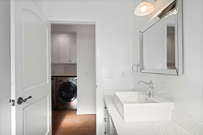 Building Photo - 2813 Military Ave