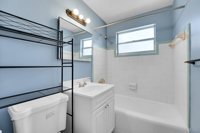Building Photo - 1208 W 32nd St