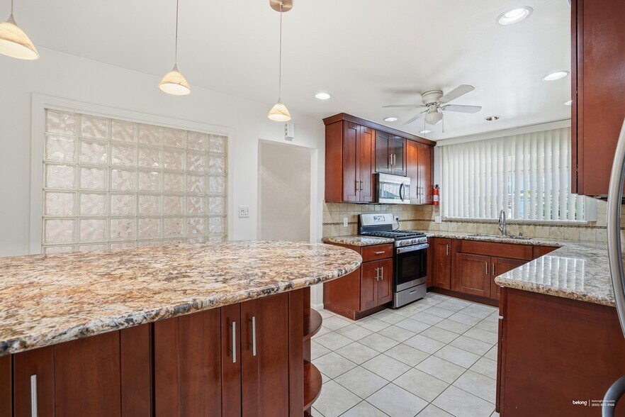 Building Photo - 1733 Benedict Dr