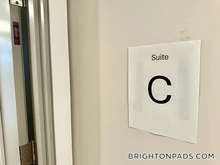 Building Photo - 2 Ayr Rd