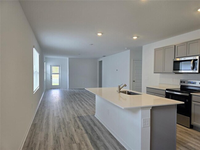 Building Photo - 8411 Madrid St