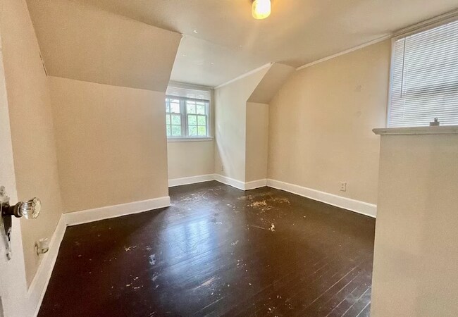 Building Photo - 433 Thorn Pl