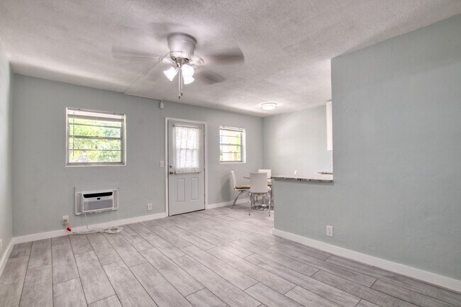 Building Photo - 612 2nd Ave S