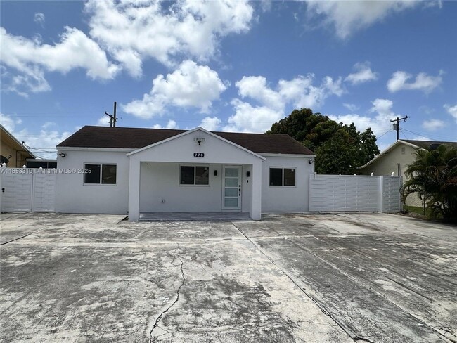 Primary Photo - 770 SE 4th Pl