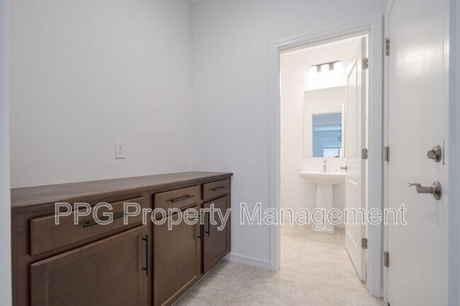 Building Photo - 11988 N 169th Ave
