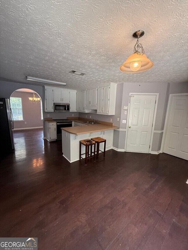 Building Photo - 3123 Rockview Dr
