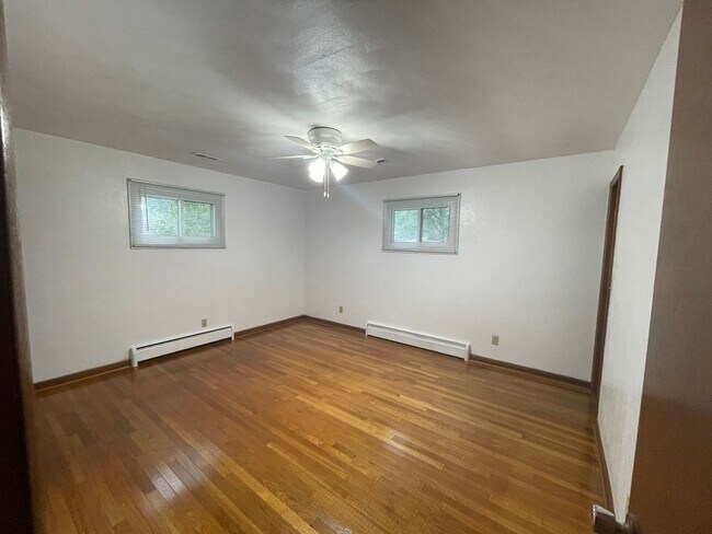 Building Photo - Spacious 3-Bedroom Home on Half-Acre Lot in Top-Rated Pleasant Valley School District!