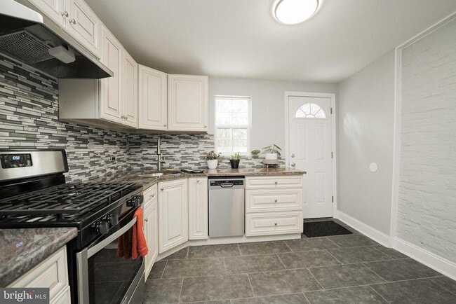 Building Photo - 1847 E Harold St