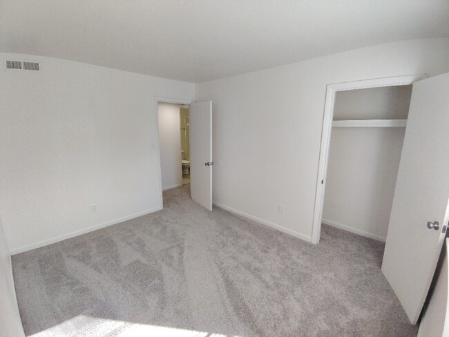 Building Photo - 600 Reusens Rd