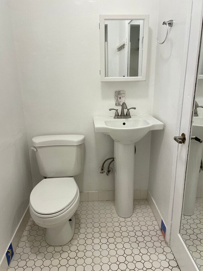 master bedroom bathroom - 12861 Panama St