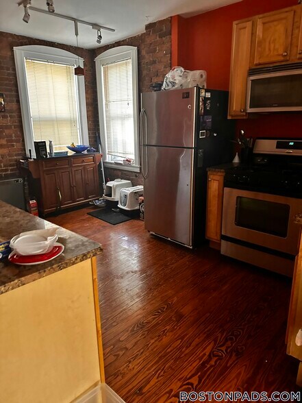 Building Photo - 19 Netherlands Rd