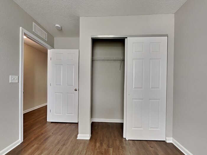 Building Photo - 5241 Walkers Ridge Dr