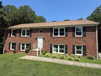 Building Photo - 2 Bedroom 1 Bathroom Apartment in Madison Heights with off street parking.