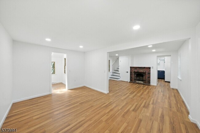 Primary Photo - 34 North St