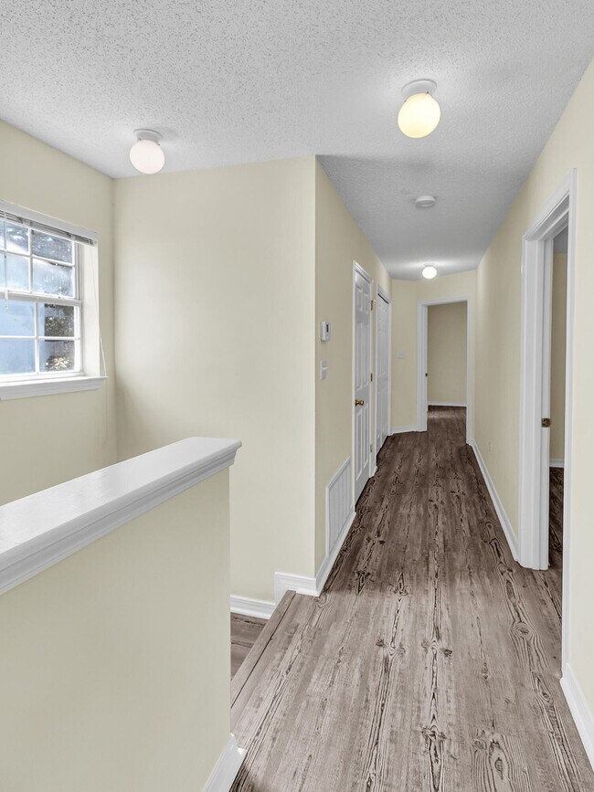 Building Photo - 2717 Bay Club Dr