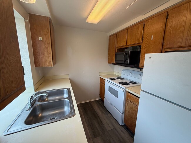 Building Photo - ***RENT SPECIAL — $1,000 OFF FIRST MONTH’S RENT*** Beautiful 3 Bedroom Home in Olympia WA - Apply...