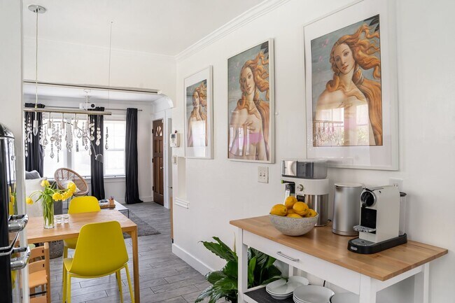 Building Photo - Charming 2BR Spanish Bungalow in Long Beach