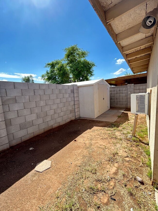 Building Photo - 3 Bedroom, 2 Bathroom, 2 Car Garage