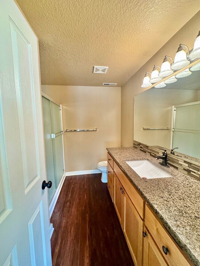 Building Photo - COMING SOON - EZ access to 205 within minu...