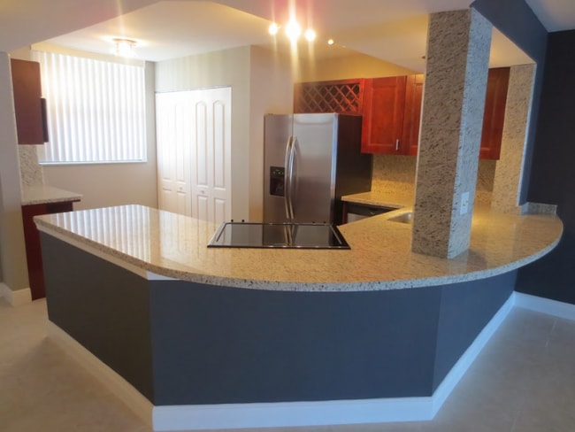 Building Photo - 115 Lake Emerald Dr