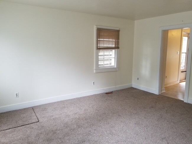 Building Photo - Chesapeake City 2BR/1BA Home for only $900...