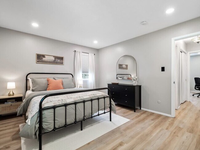 Building Photo - 291 Hunter Ave