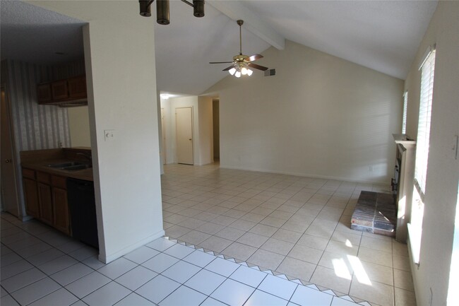 Building Photo - 2823 Chimneystone Cir
