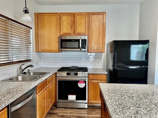 Building Photo - 3910 Mossy Pl Ln