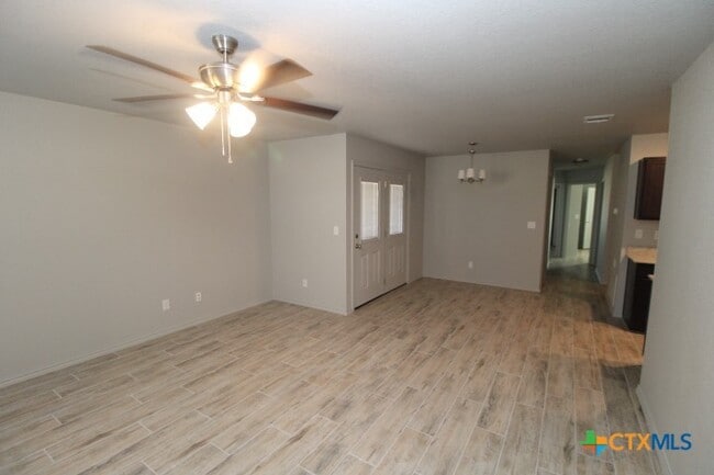 Building Photo - 131 Cameron Dr