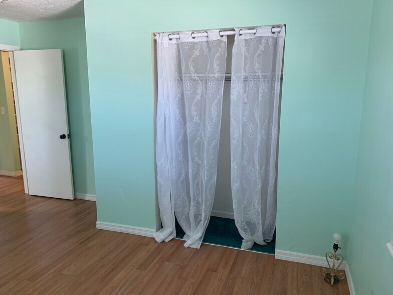 Building Photo - 2138 19th Ave SW