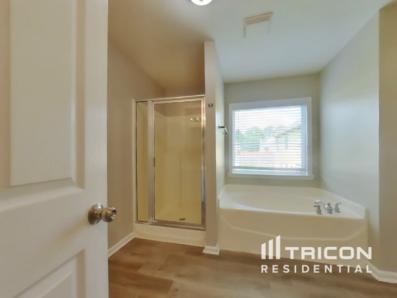 Building Photo - 9106 Valleyview Ct