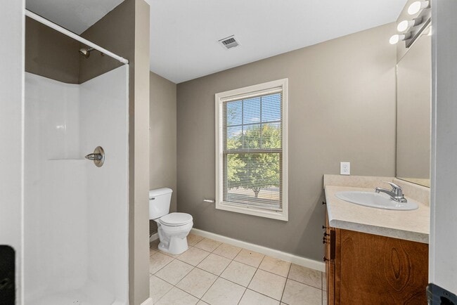 Building Photo - Two Bedroom Town House Off Exit 1!