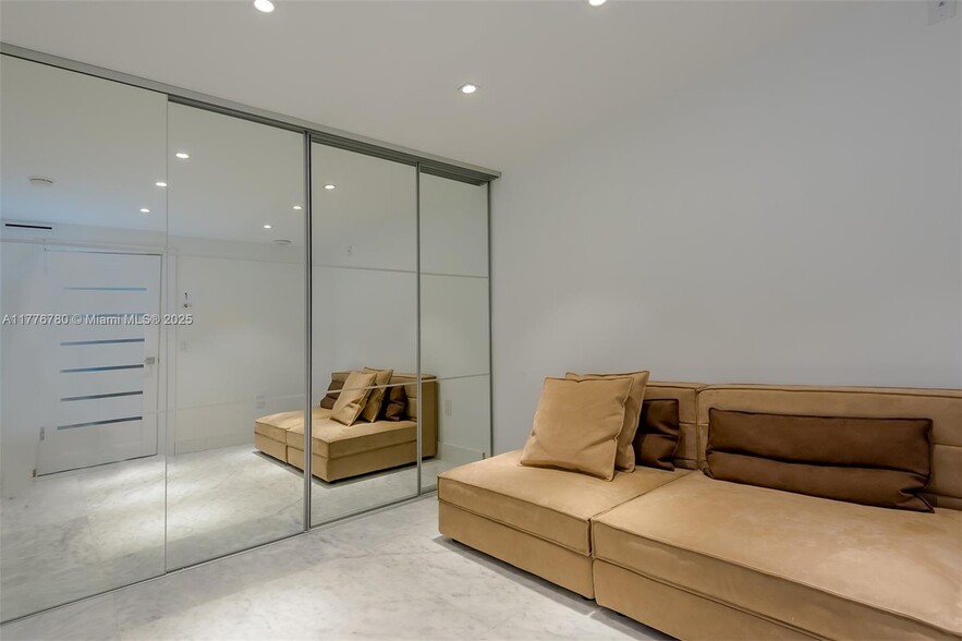 Building Photo - 6423 Collins Ave