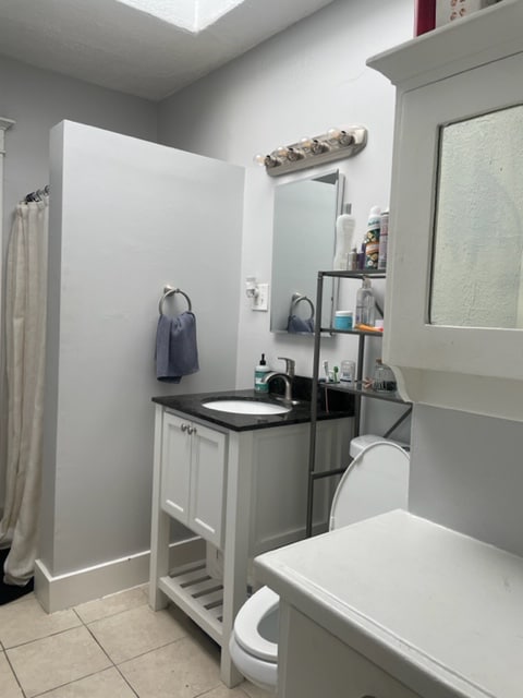 Building Photo - 417 E 7th St