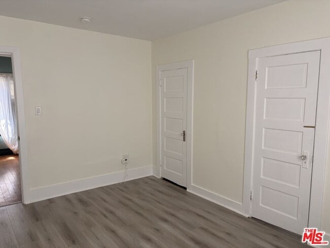 Building Photo - 1183 W 37th Dr