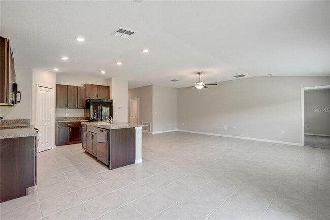 Building Photo - 7122 Samuel Ivy Dr