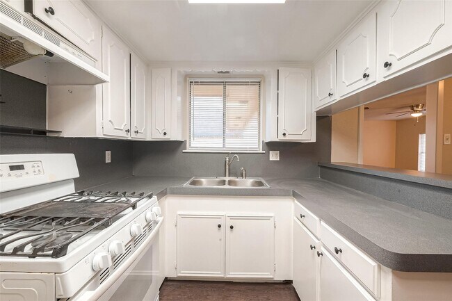 Building Photo - 1447 Willow Rock Rd