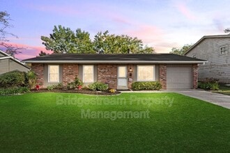 Building Photo - 924 Tradewind Dr