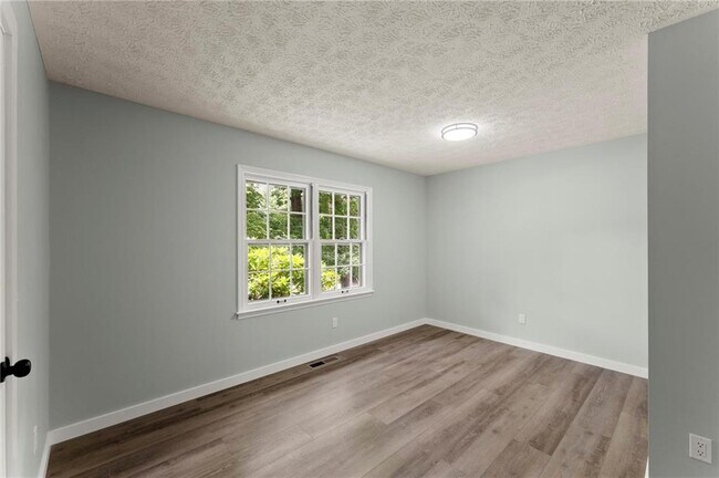Building Photo - 2440 Red Fox Run NW