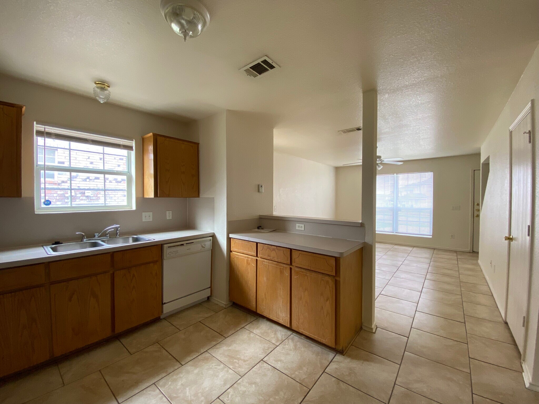 Building Photo - 4302 Sylvia Dr