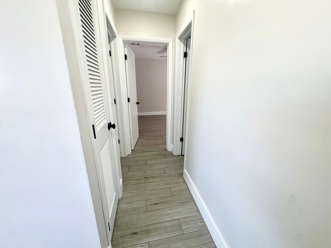 Building Photo - 412 SW 27th Terrace